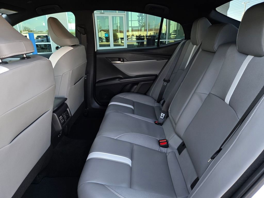 Used 2025 Toyota Camry SE image 14