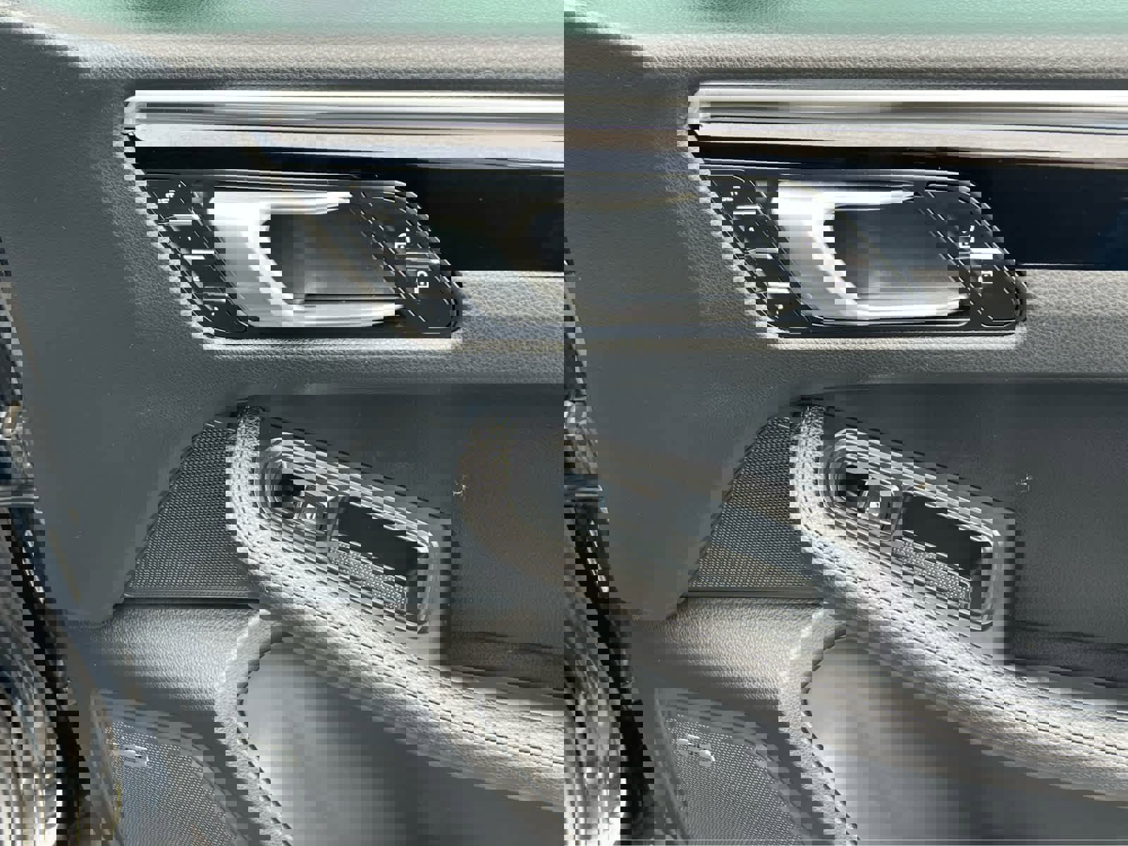 Used 2024 Porsche Macan image 19