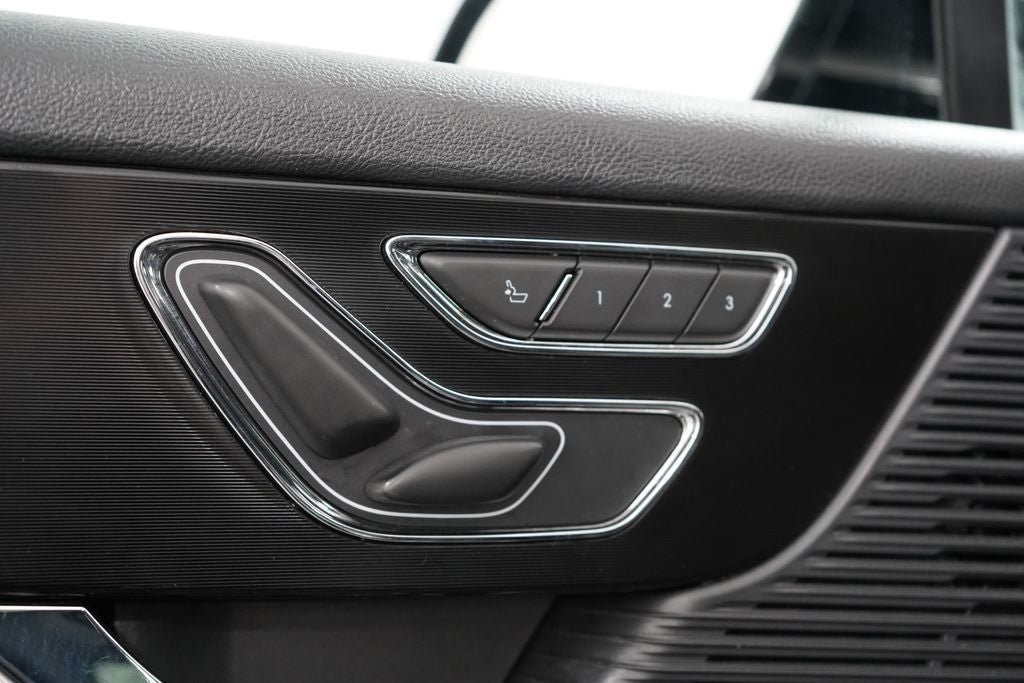 Used 2020 Lincoln Corsair AWD image 18
