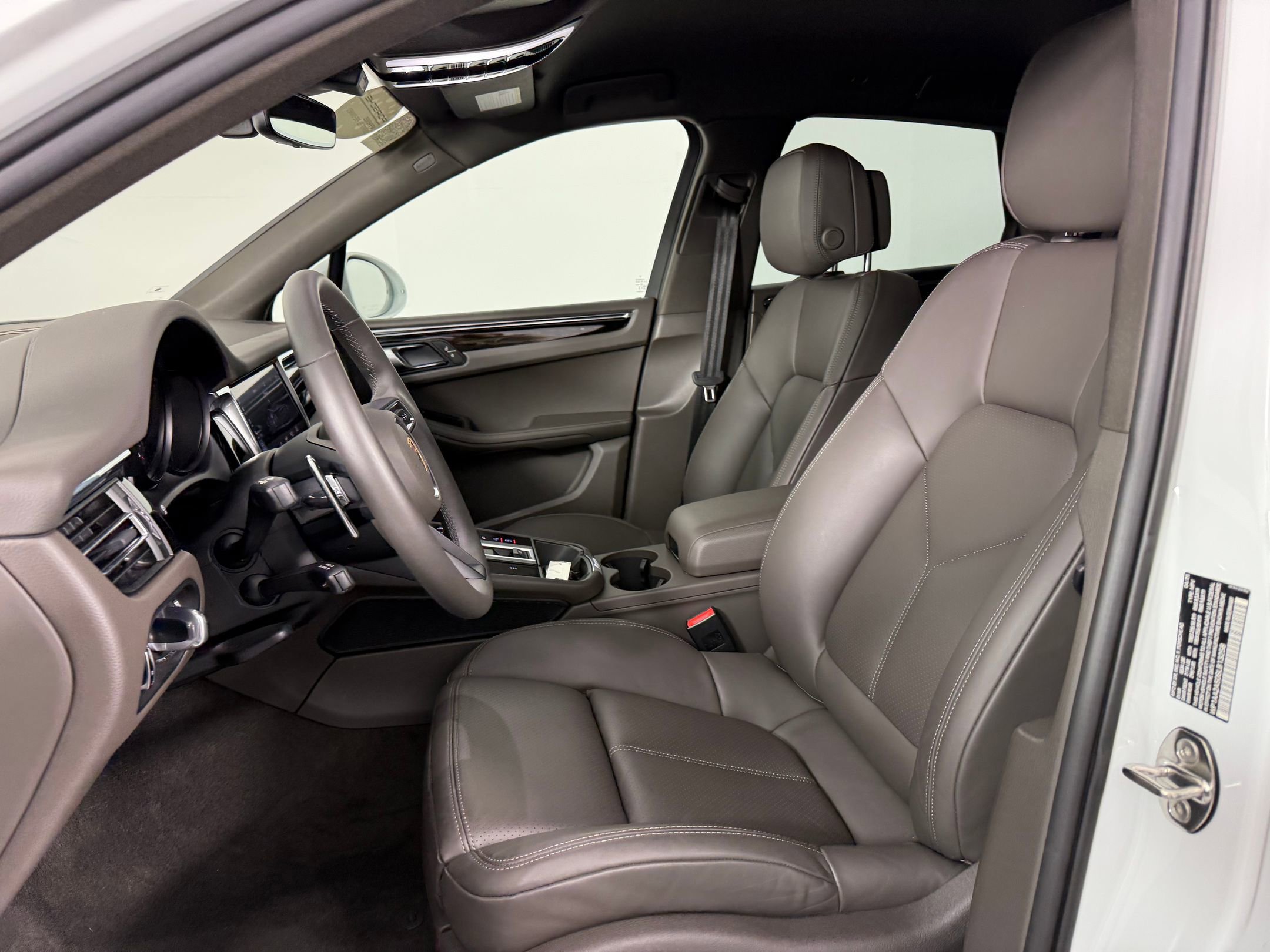 Used 2025 Porsche Macan image 5