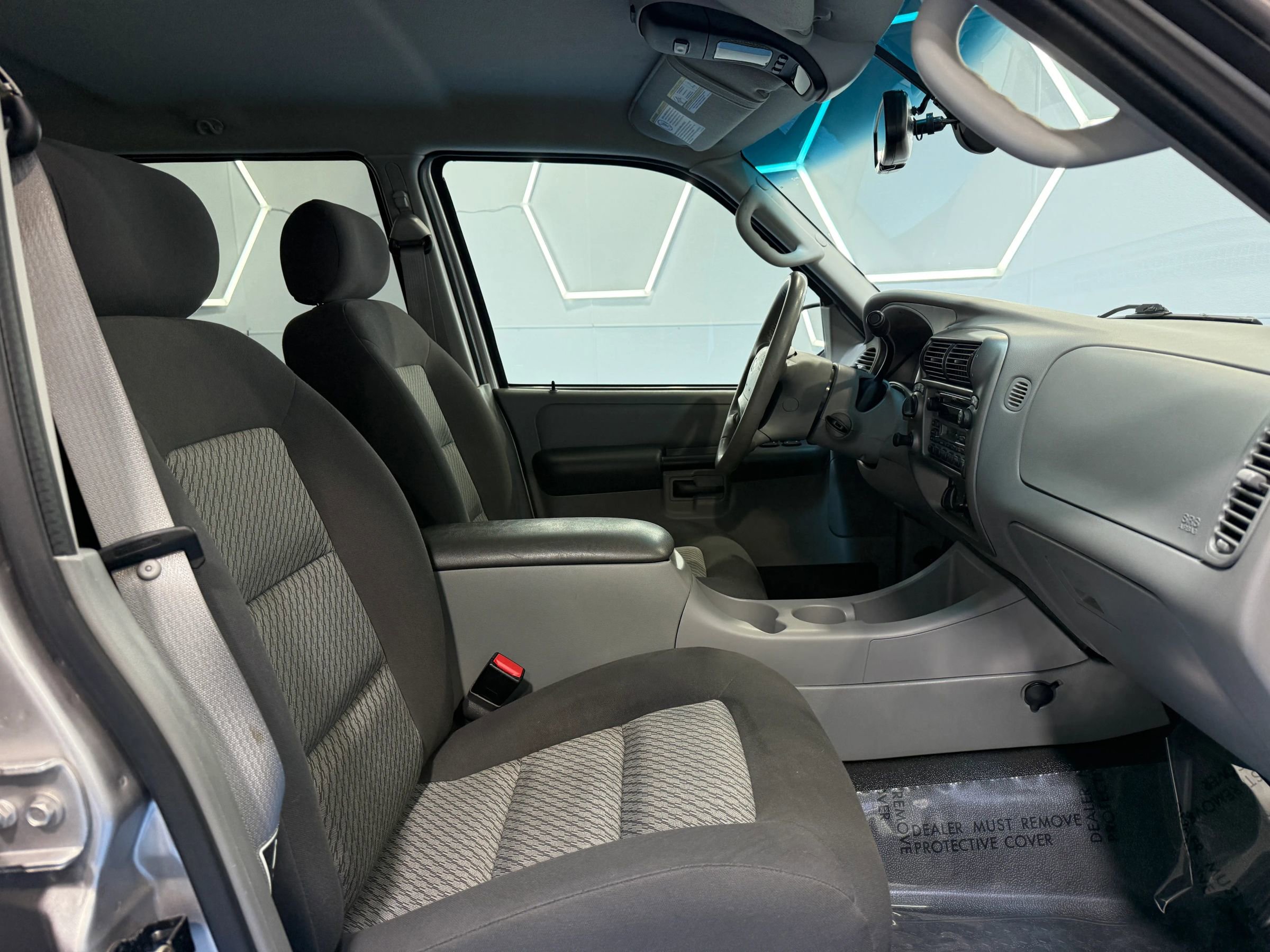 Used 2003 Ford Explorer Sport Trac XLT image 25