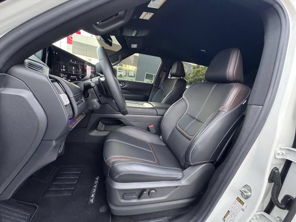 Certified 2025 Nissan Armada SL w/ Captain's Chari Seat Package AWD/4WD image 18