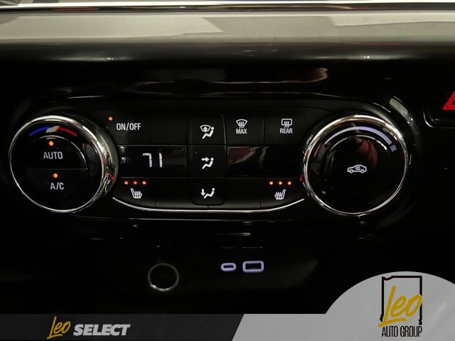 Used 2024 Chevrolet Trax LT w/ Sunroof Package FWD image 13