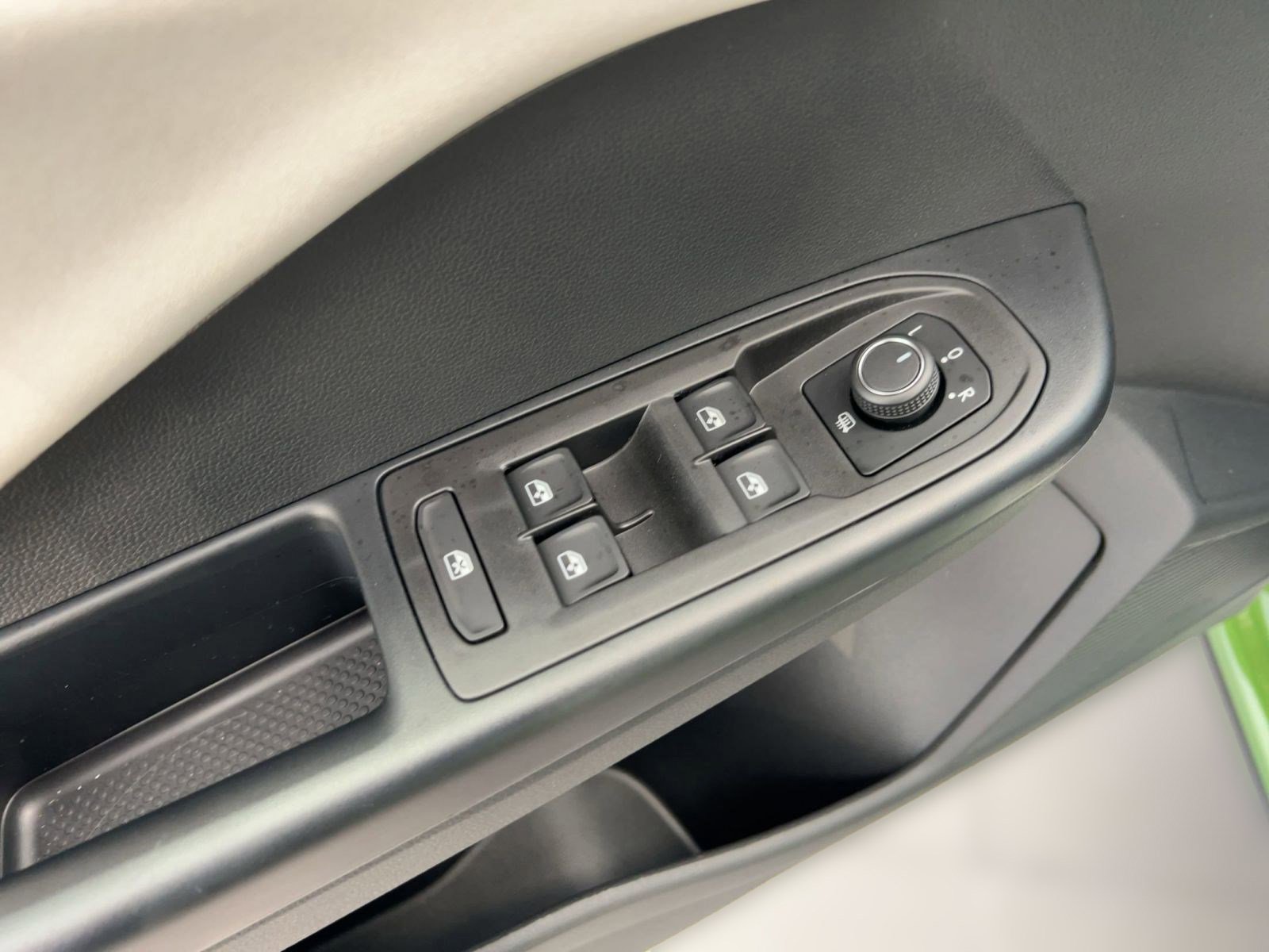 New 2026 Volkswagen Taos SE FWD image 13