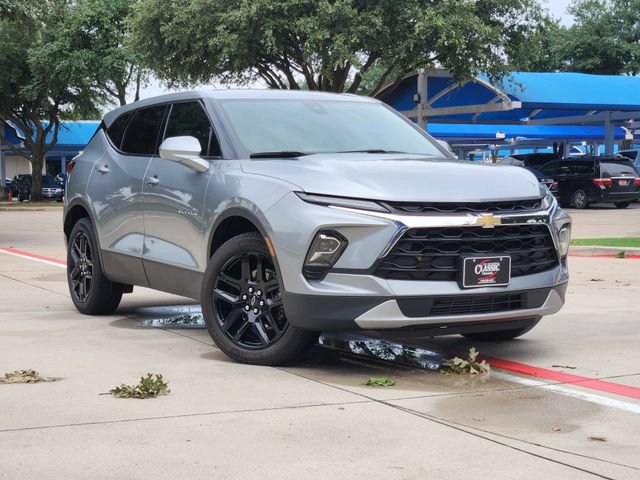 Used 2024 Chevrolet Blazer LT FWD image 2