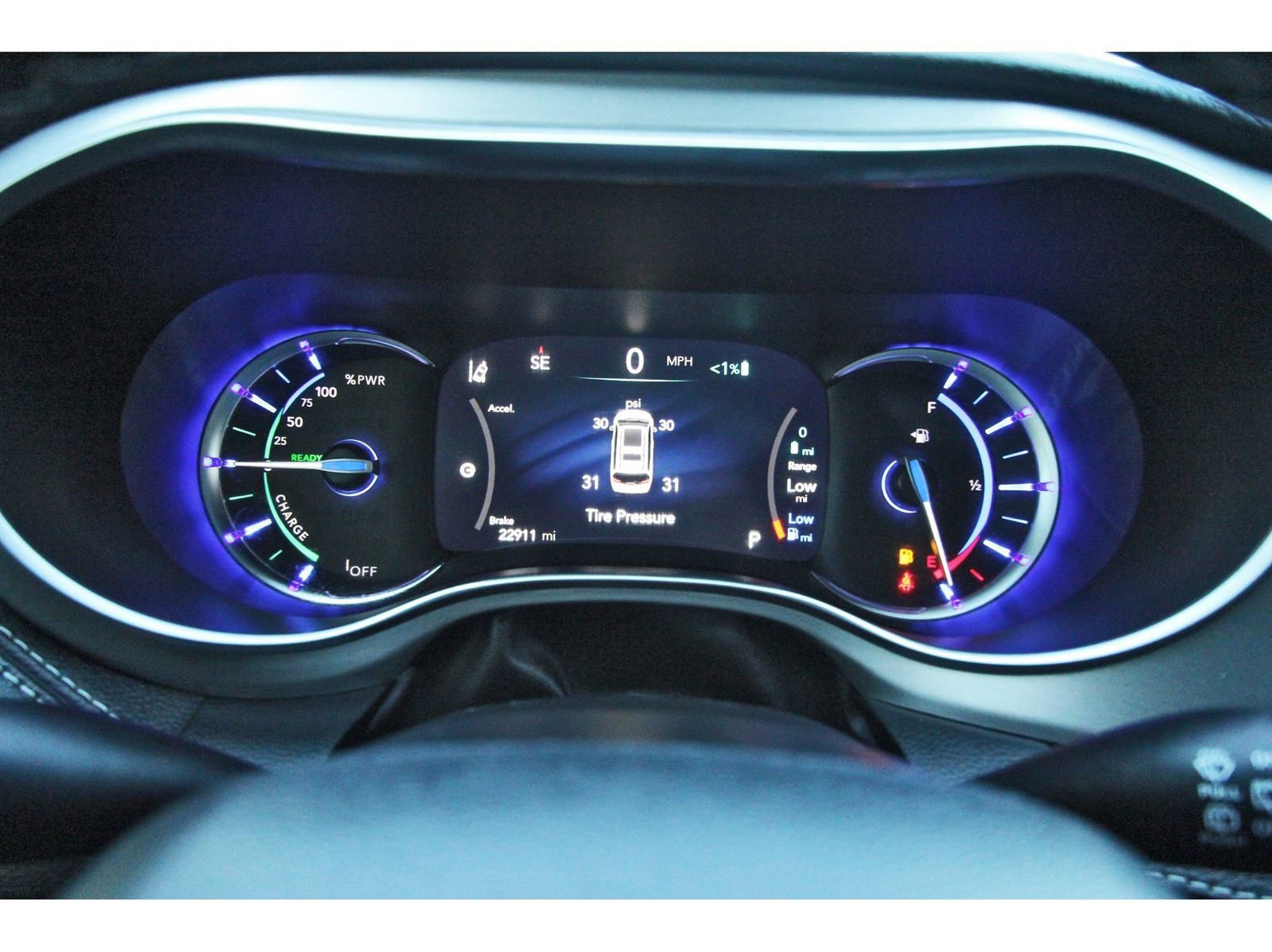 Used 2024 Chrysler Pacifica Premium image 18