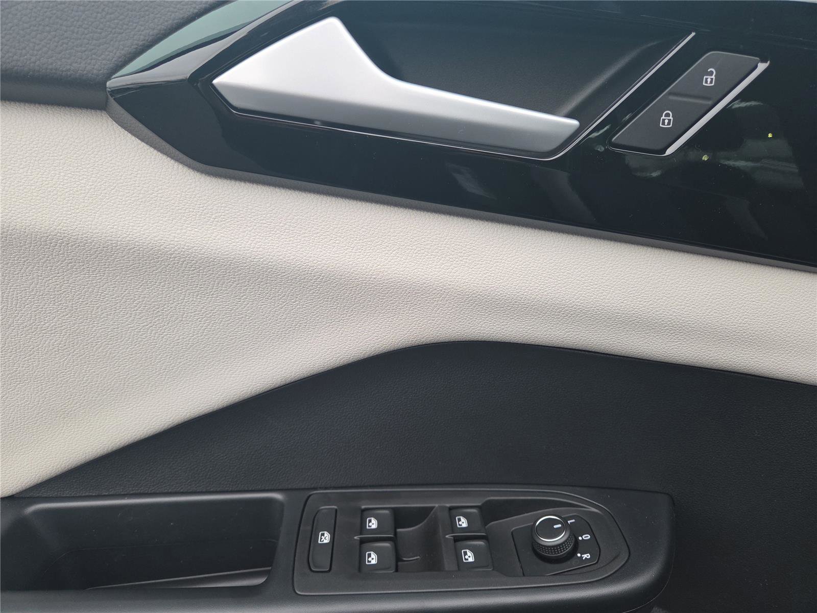 New 2026 Volkswagen Taos S image 13