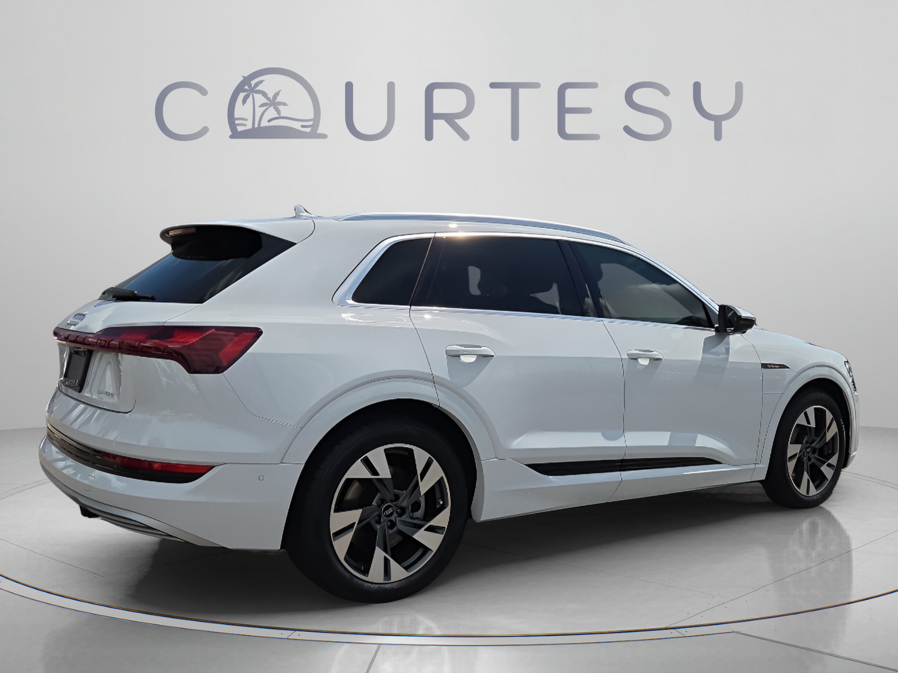 Used 2022 Audi e-tron Premium Plus w/ Premium Plus Package AWD/4WD image 5