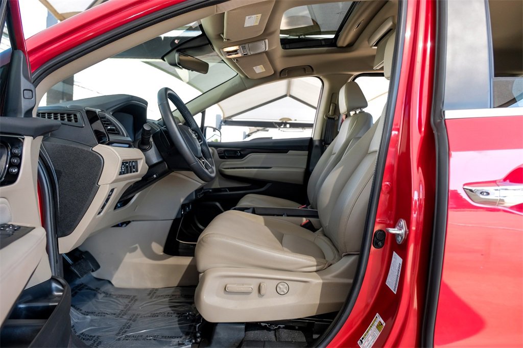 Used 2023 Honda Odyssey Touring image 4