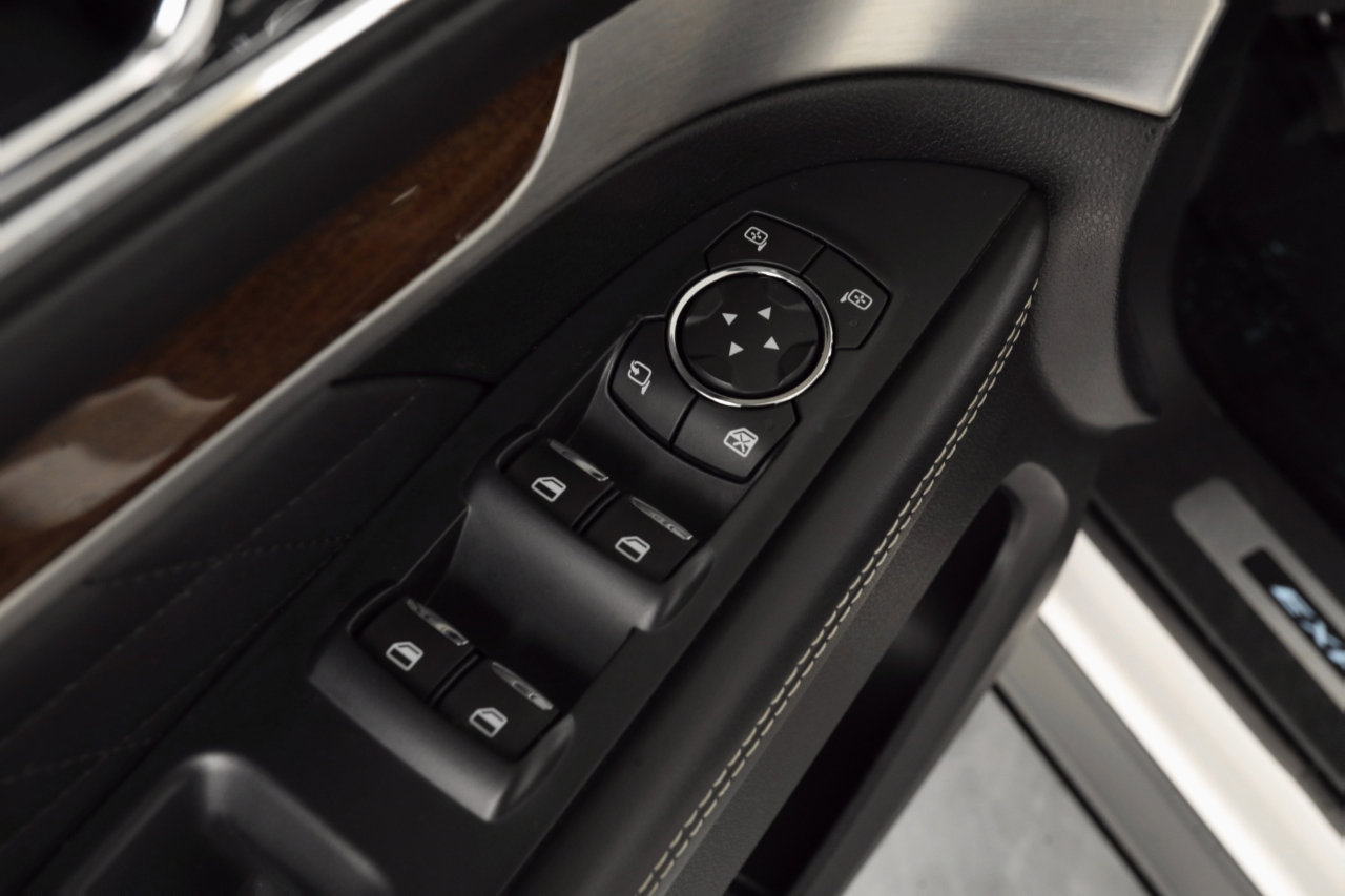 Used 2018 Ford Explorer Platinum image 32