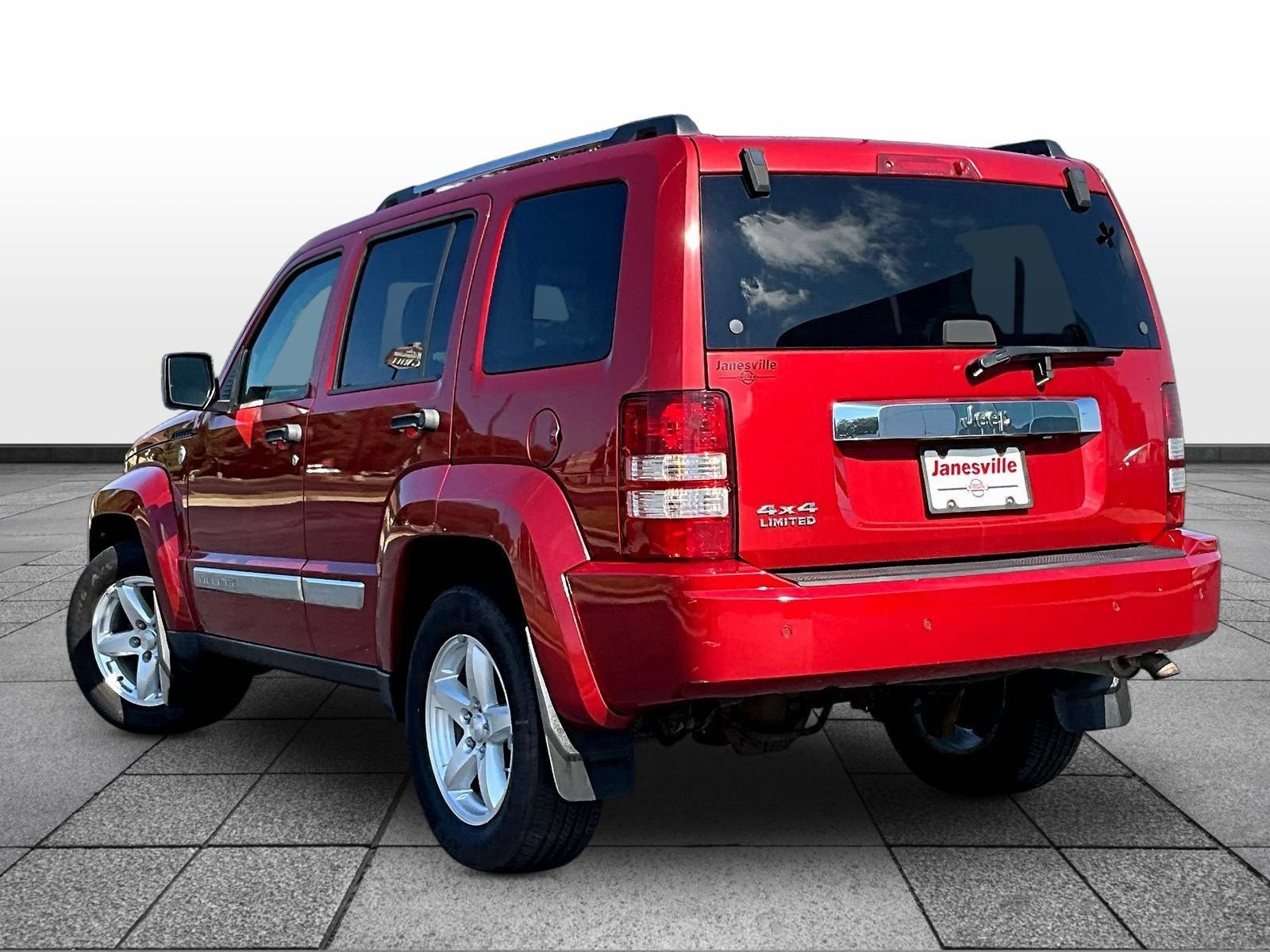 Used 2010 Jeep Liberty Limited w/ Comfort/Convenience Group AWD/4WD image 5