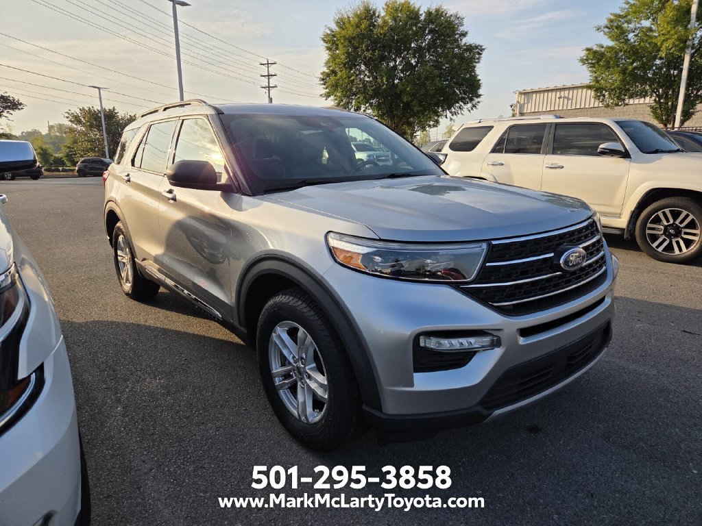 Used 2020 Ford Explorer XLT w/ Equipment Group 202A AWD/4WD image 3
