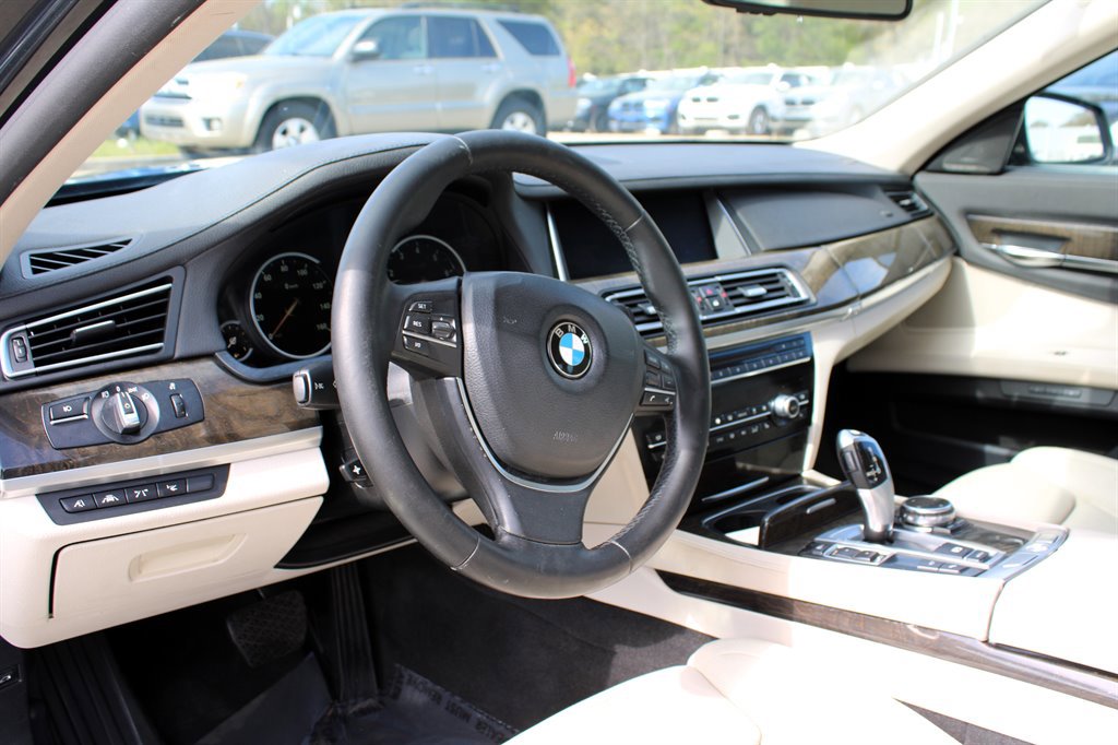 Used 2014 BMW 740Li image 16
