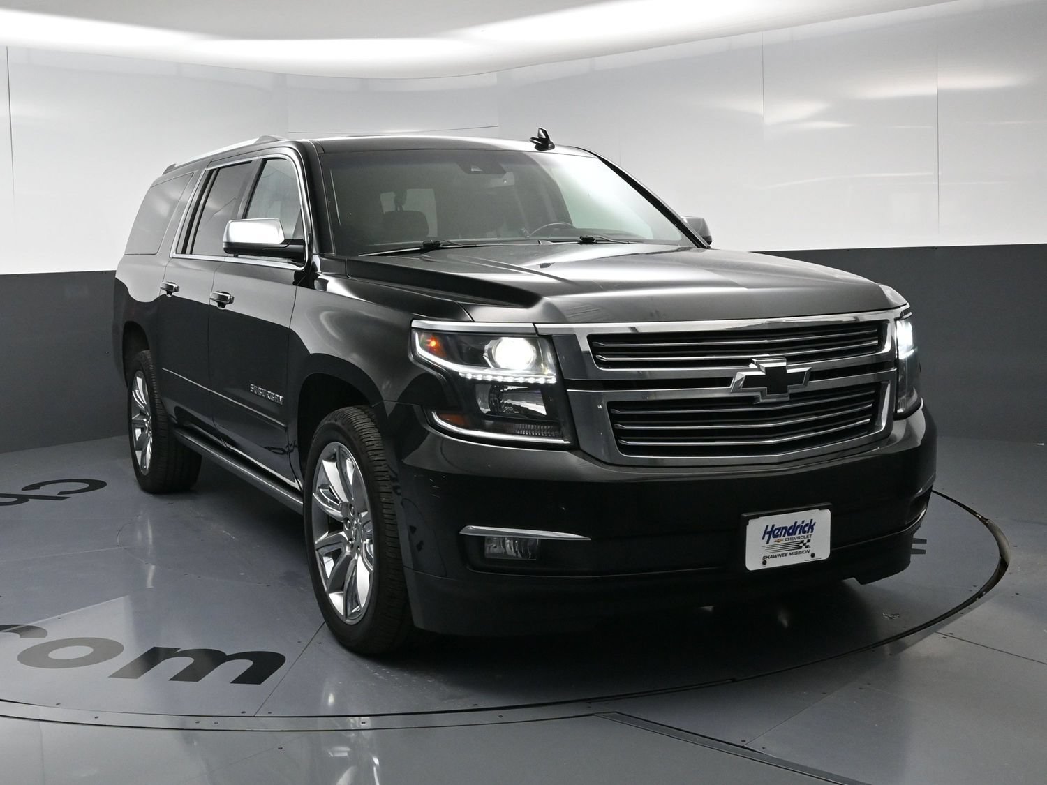 Used 2017 Chevrolet Suburban Premier AWD/4WD image 3