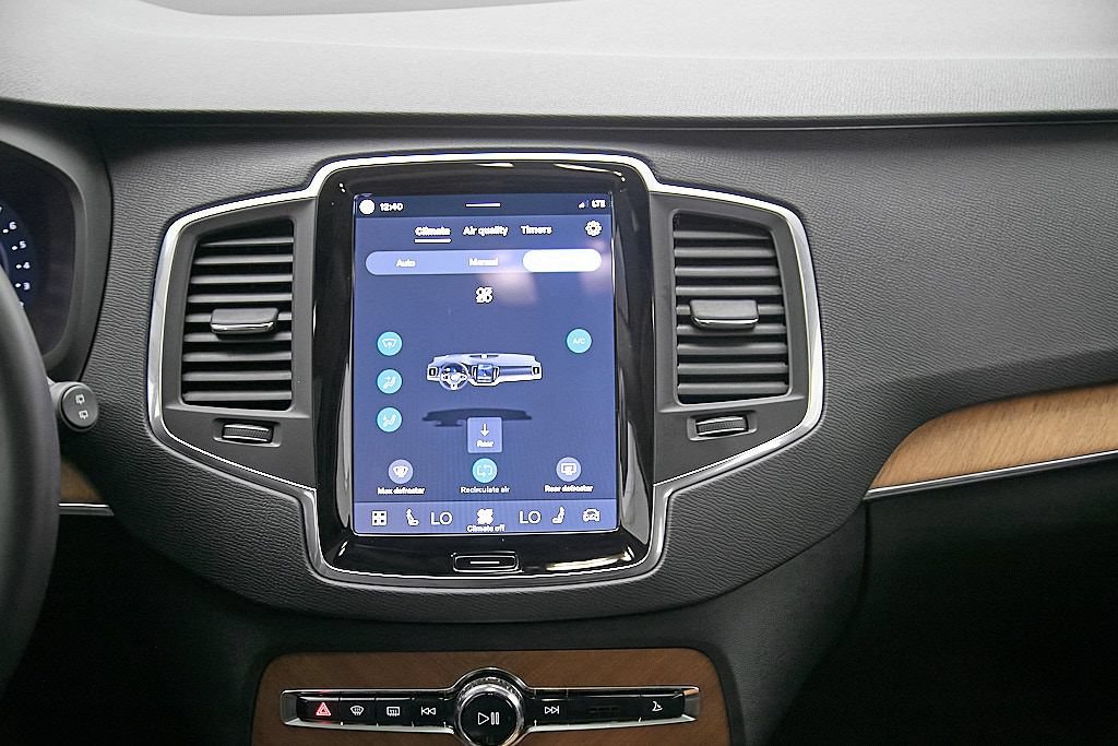 Certified 2023 Volvo XC90 B6 Core w/ Protection Package Premier AWD/4WD image 29