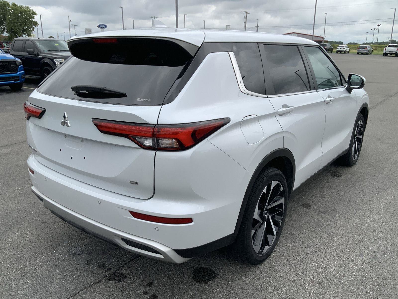 Used 2024 Mitsubishi Outlander SE AWD/4WD image 15