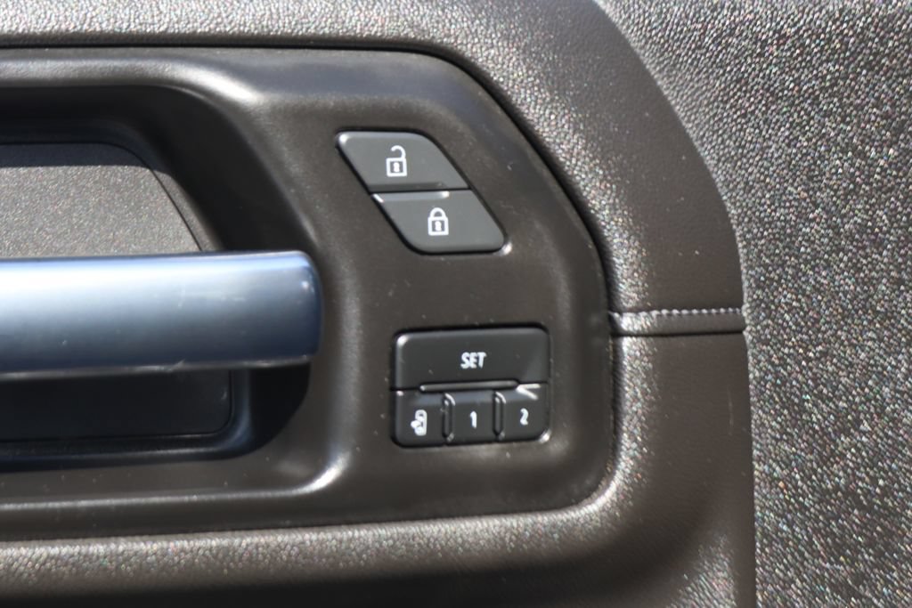 Used 2022 GMC Sierra 3500 Denali AWD/4WD image 18