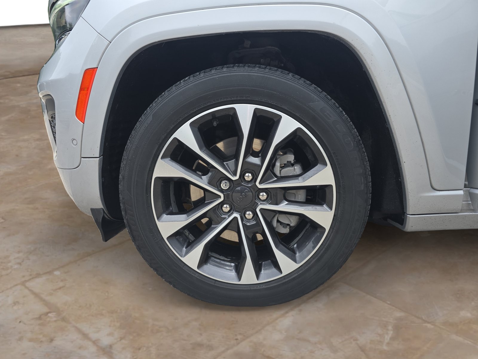 Used 2021 Jeep Grand Cherokee L Overland w/ Advanced Protech Group III AWD/4WD image 31