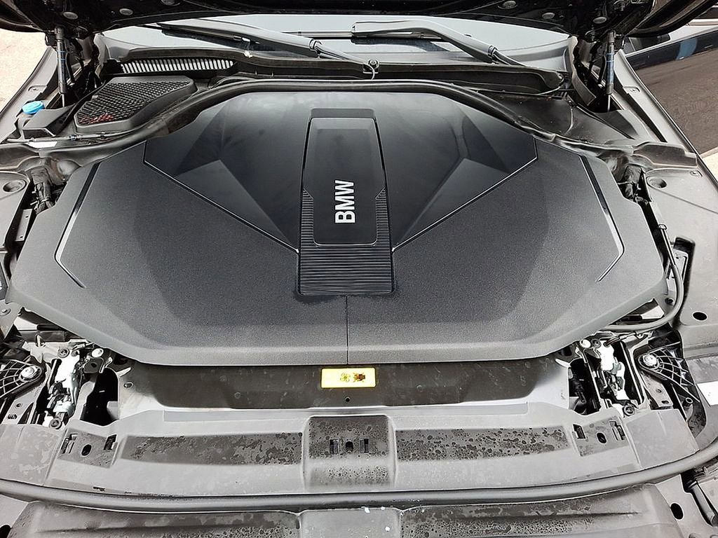 Used 2025 BMW i5 eDrive40i image 32