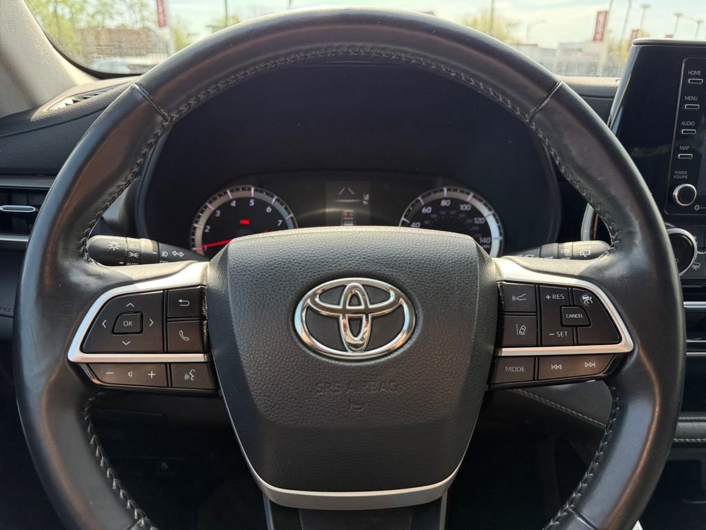 Used 2022 Toyota Highlander LE AWD/4WD image 37
