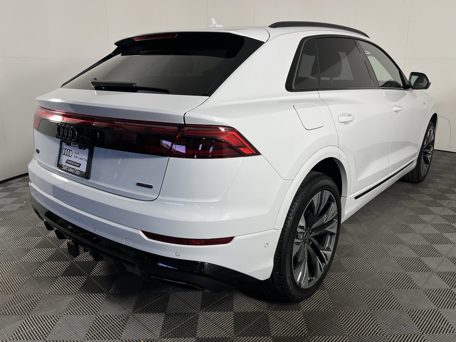 Used 2025 Audi Q8 Premium Plus w/ Premium Plus Package image 10