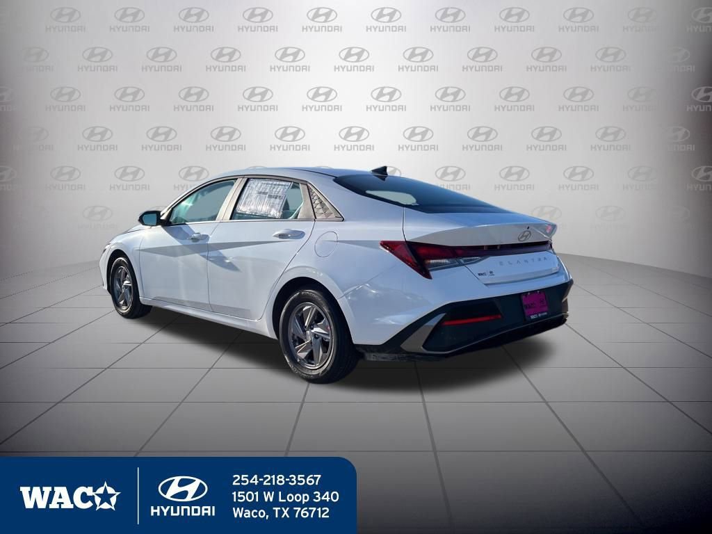 Used 2025 Hyundai Elantra SE image 5