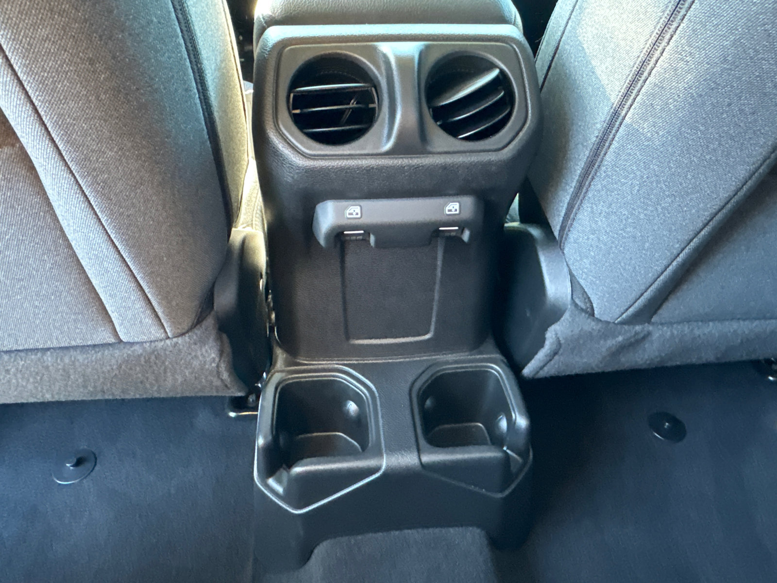 Used 2025 Jeep Wrangler Sport S image 7