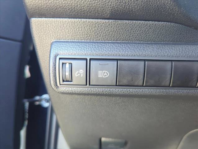 Used 2021 Toyota Corolla LE image 18