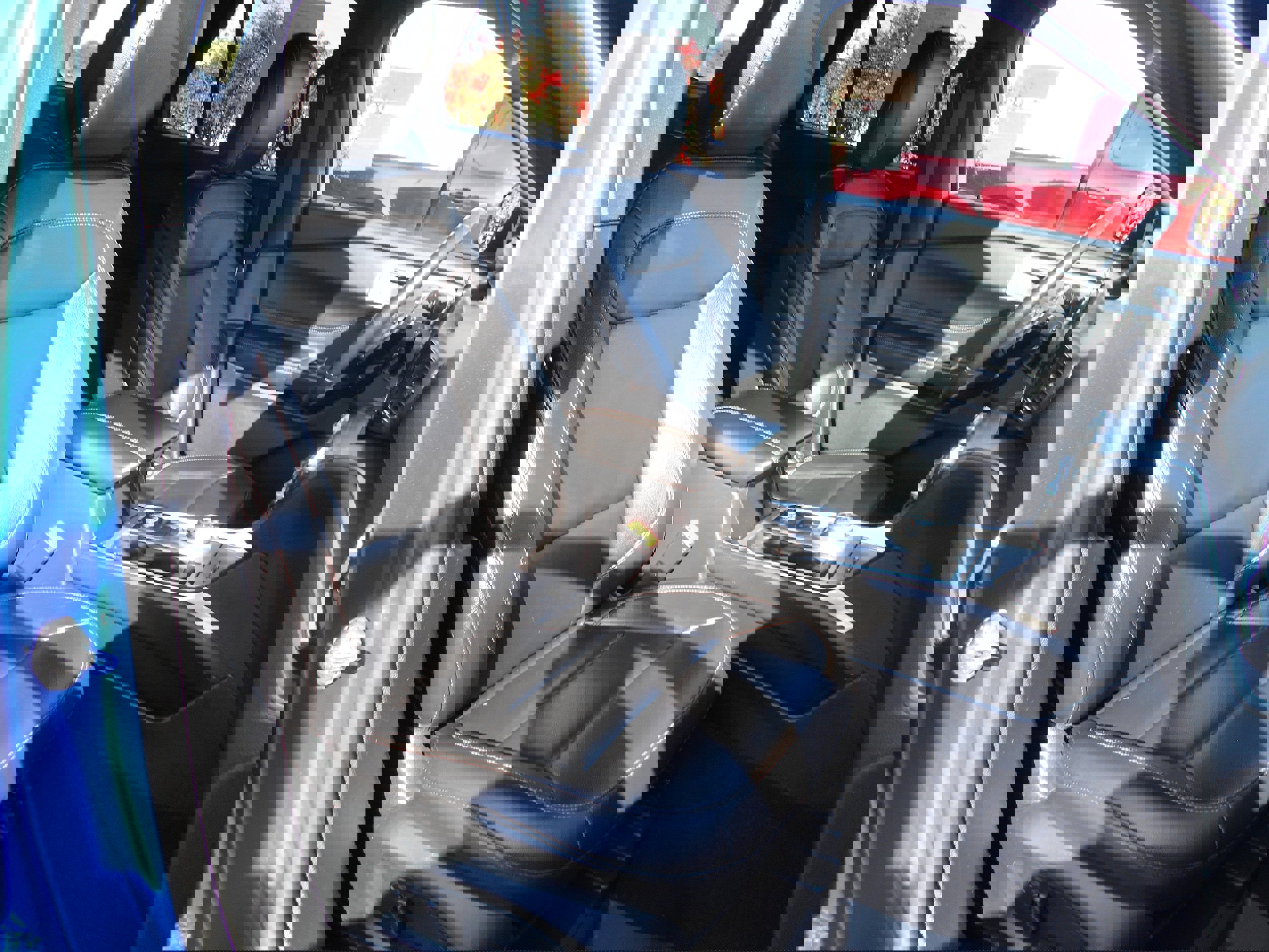 Used 2020 Ford Explorer XLT w/ Equipment Group 202A image 3