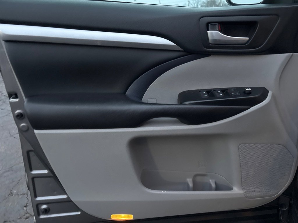 Used 2018 Toyota Highlander XLE image 10