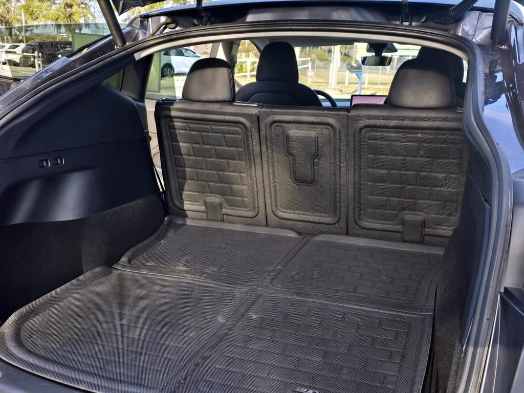 Used 2022 Tesla Model Y Long Range image 29