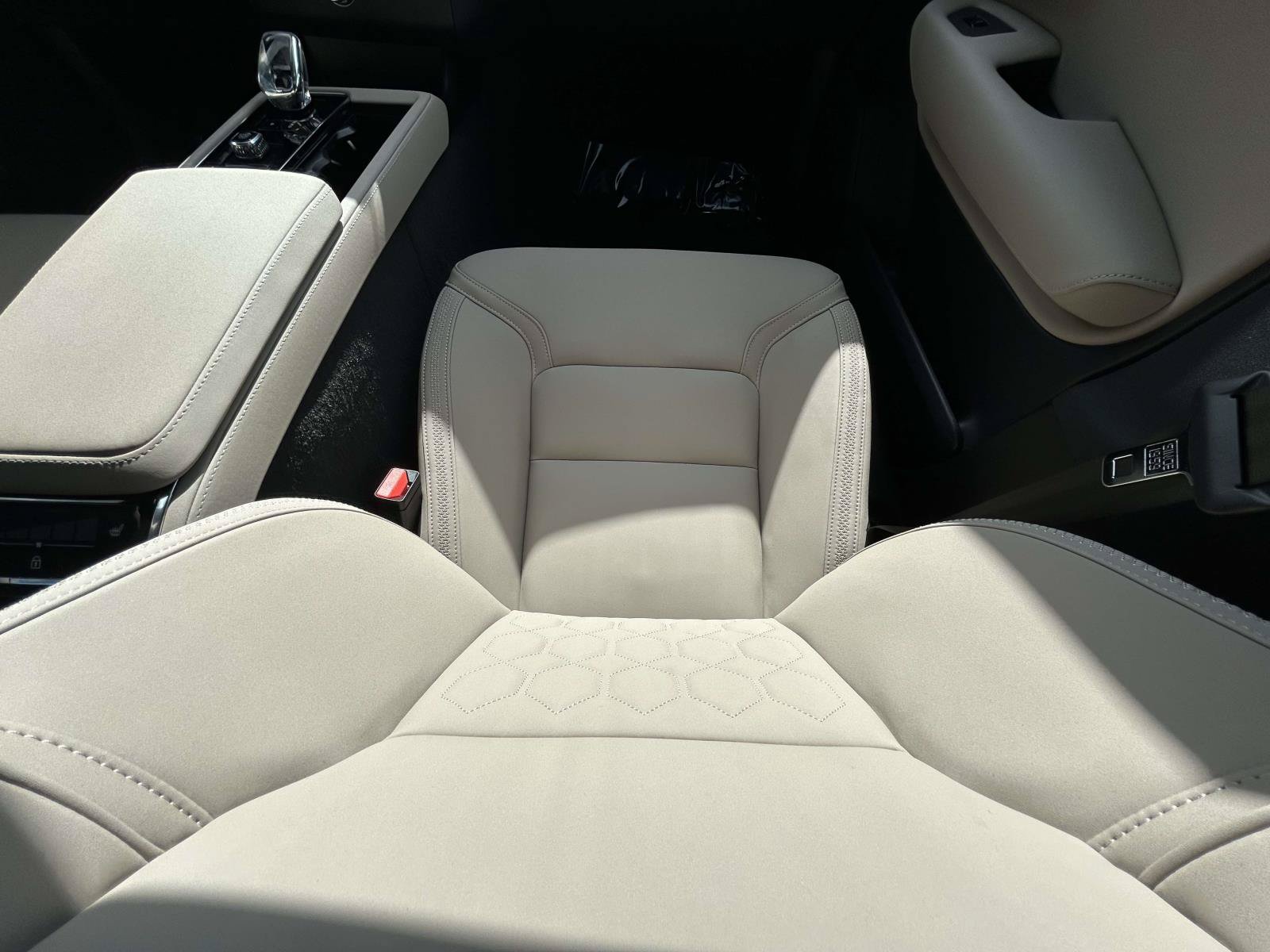 New 2026 Volvo XC90 B5 Core AWD/4WD image 16