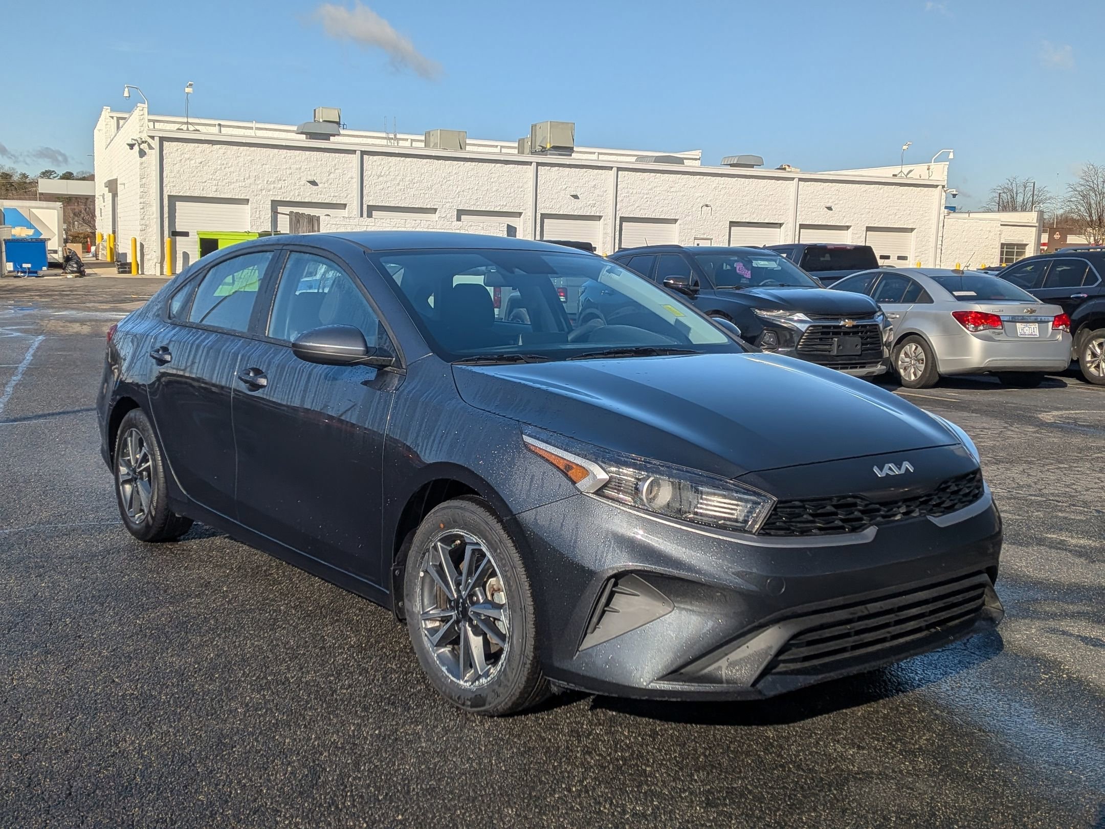 Used 2023 Kia Forte LXS image 2