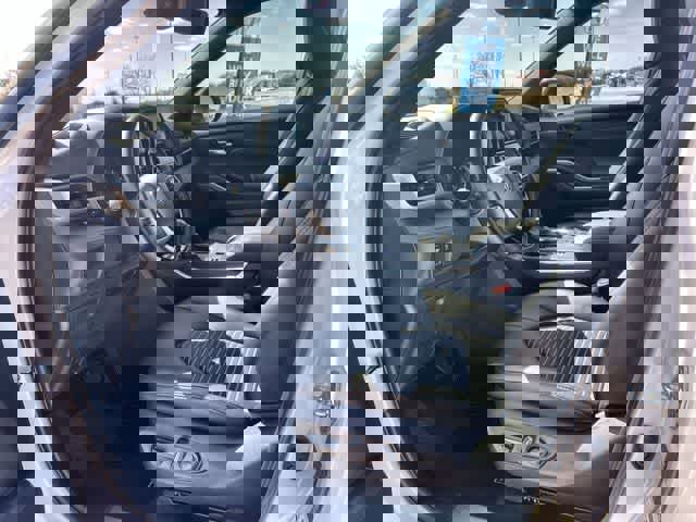 Used 2024 Toyota Highlander XSE FWD image 3