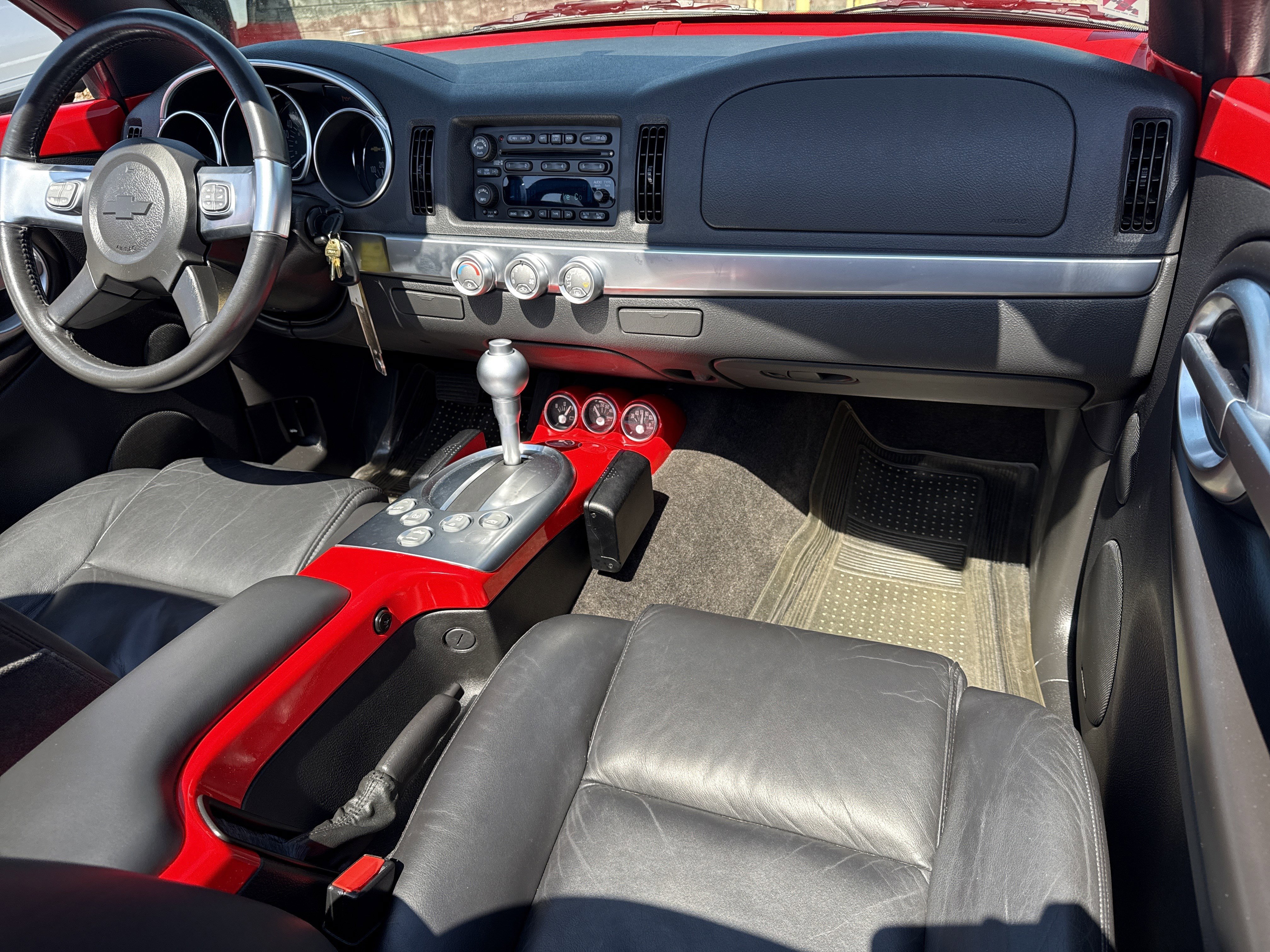 Used 2005 Chevrolet SSR w/ Preferred Equipment Group RWD image 33