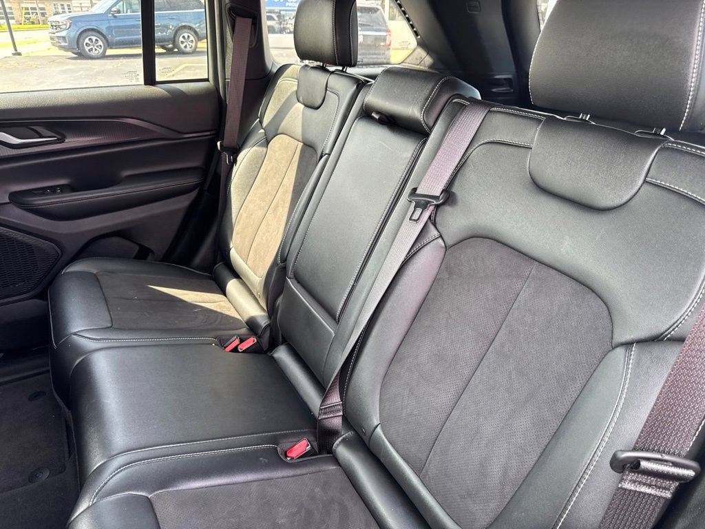 Used 2024 Jeep Grand Cherokee Altitude AWD/4WD image 32
