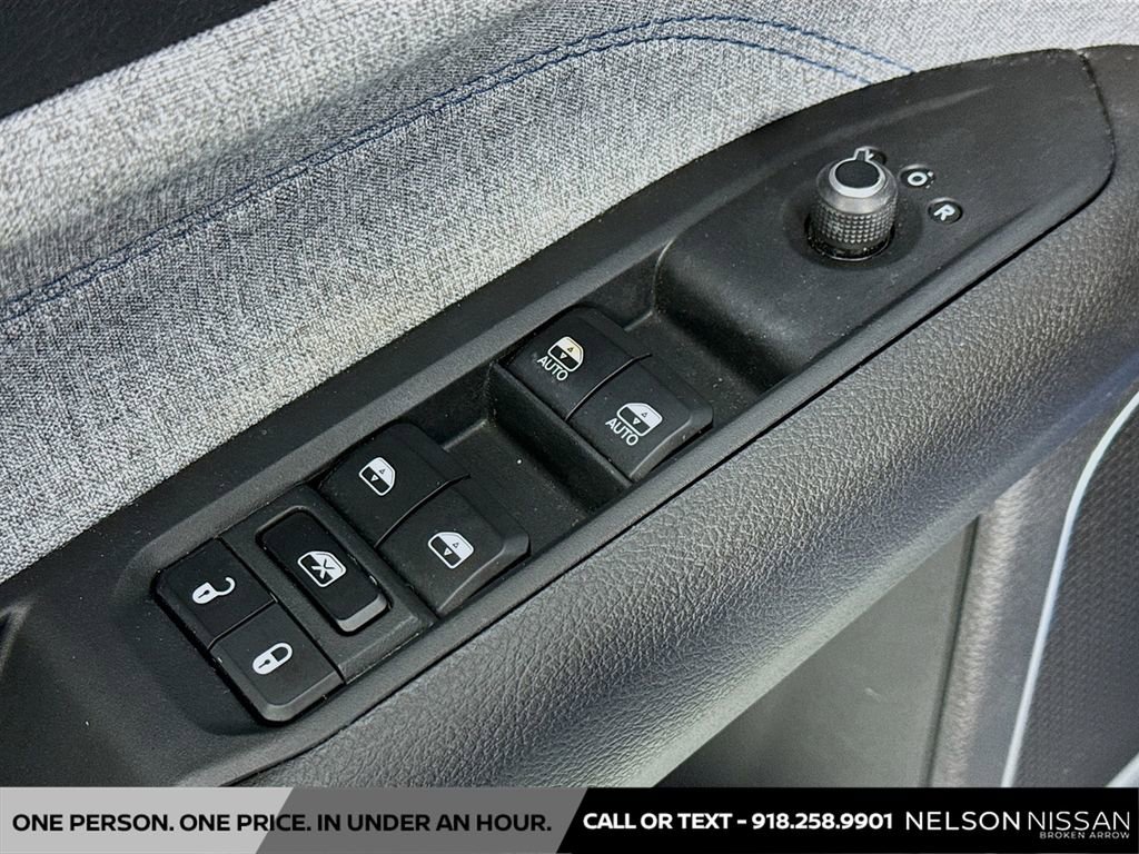 Used 2025 Jeep Compass Sport w/ Mopar Graphics Package image 17