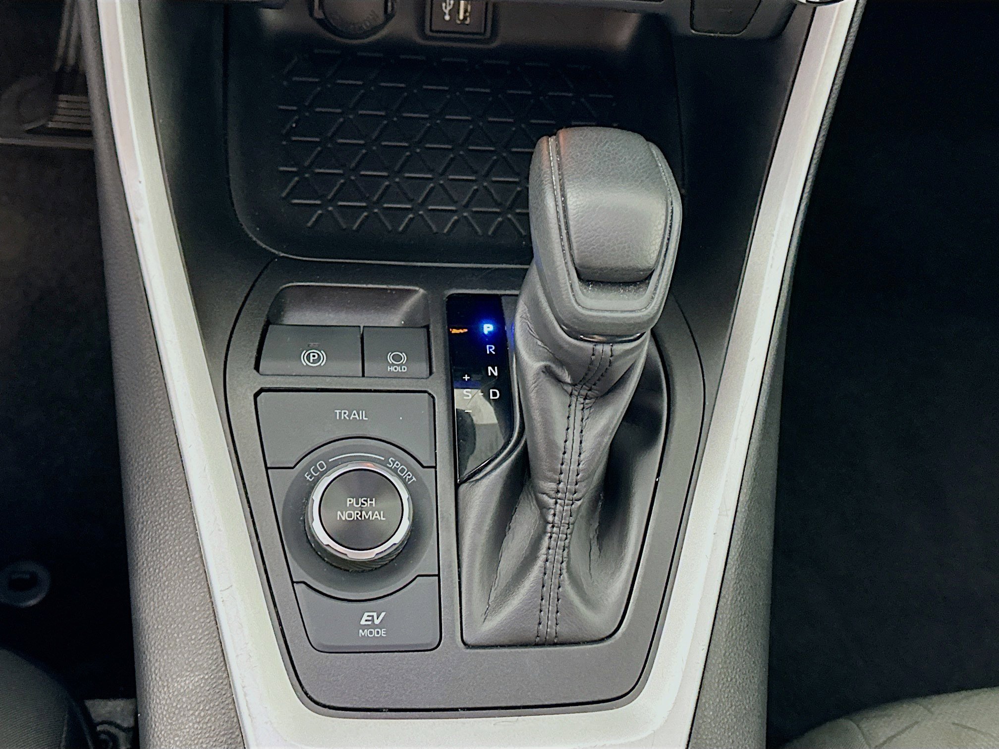 Used 2024 Toyota RAV4 XLE image 23