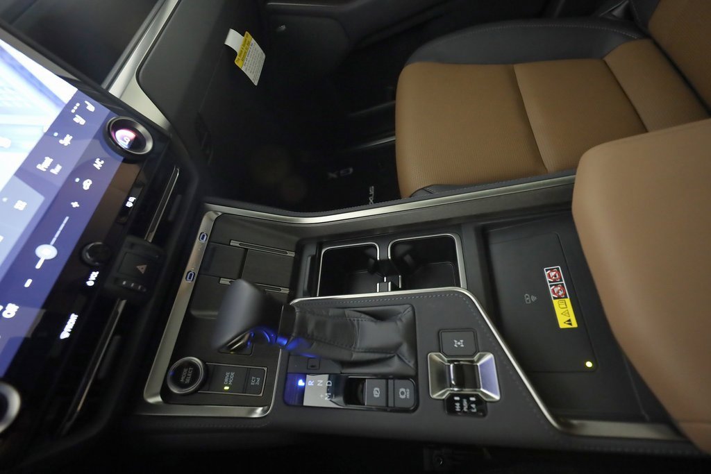 Used 2025 Lexus GX 550 w/ Accessory Package (2T) image 45