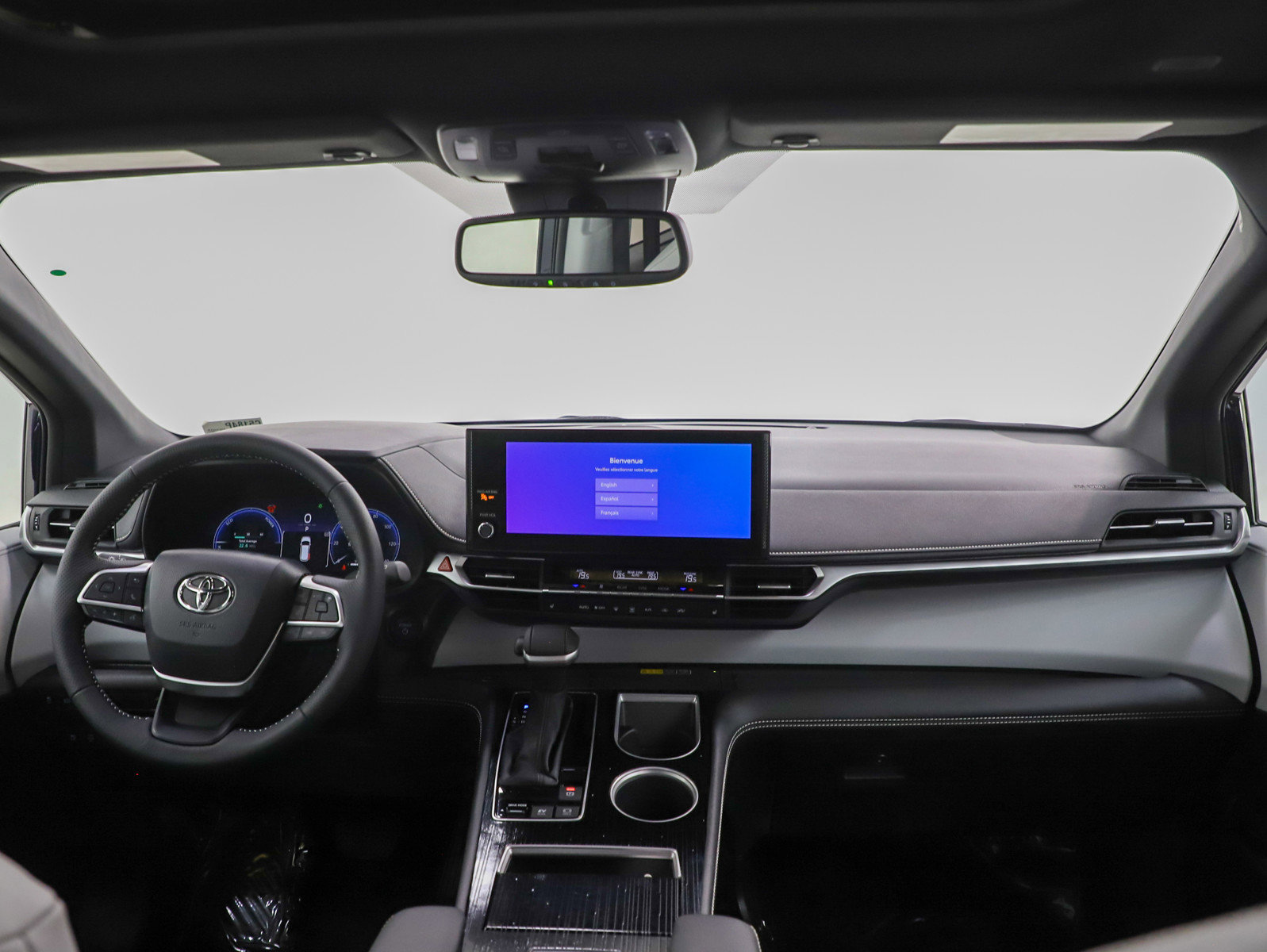 Used 2025 Toyota Sienna XSE image 14