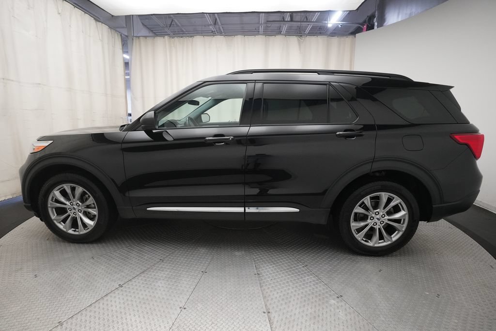 Used 2023 Ford Explorer XLT w/ Equipment Group 202A AWD/4WD image 25