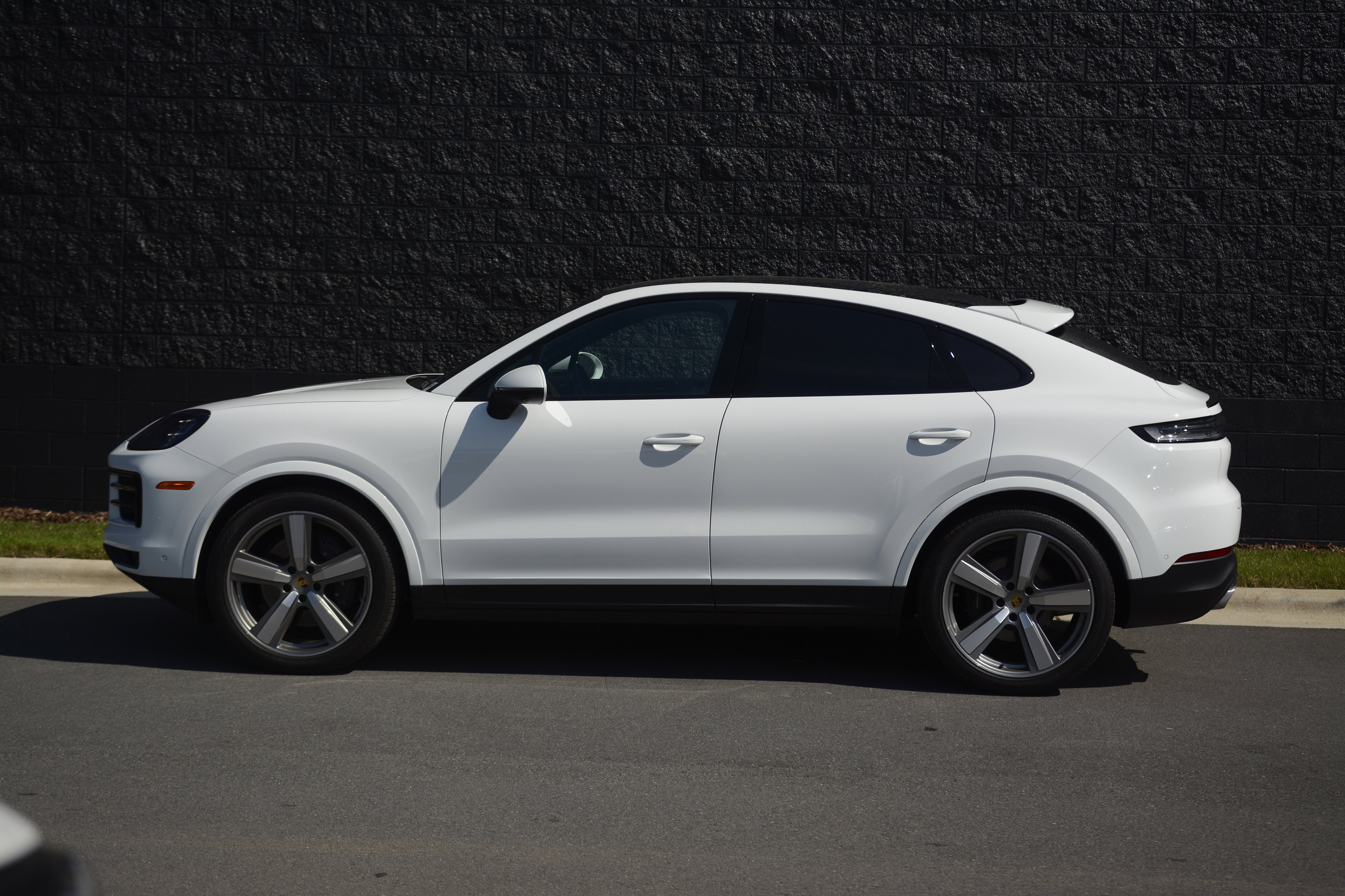 Certified 2024 Porsche Cayenne Coupe AWD/4WD image 2