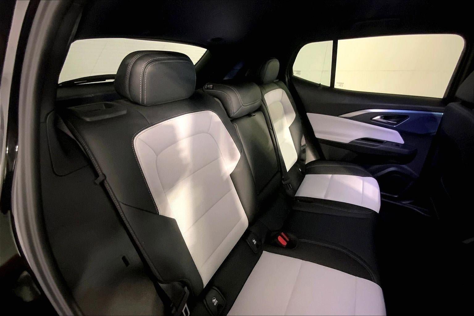Used 2025 Chevrolet Equinox EV LT FWD image 23
