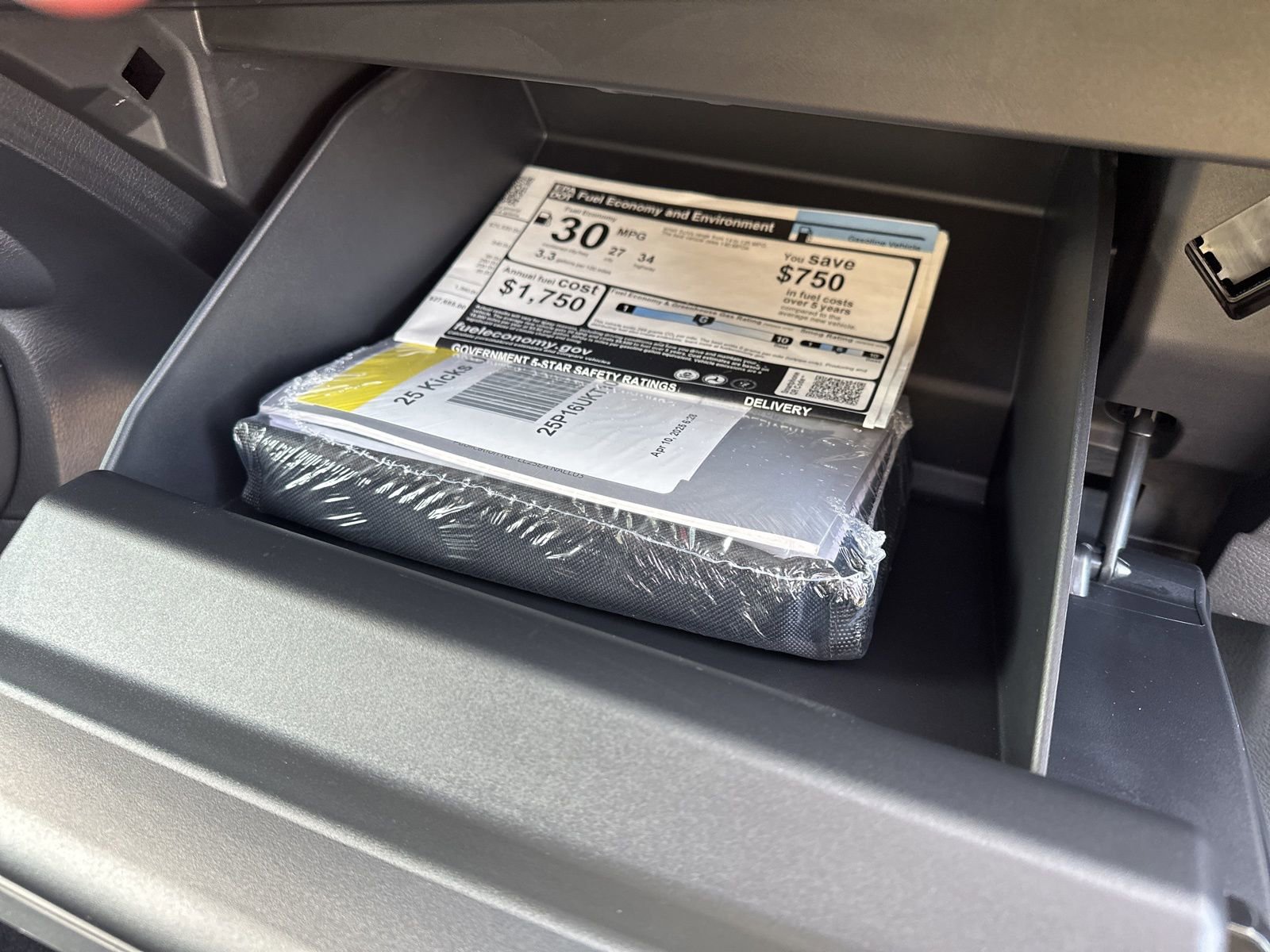 Used 2025 Nissan Kicks SV image 32