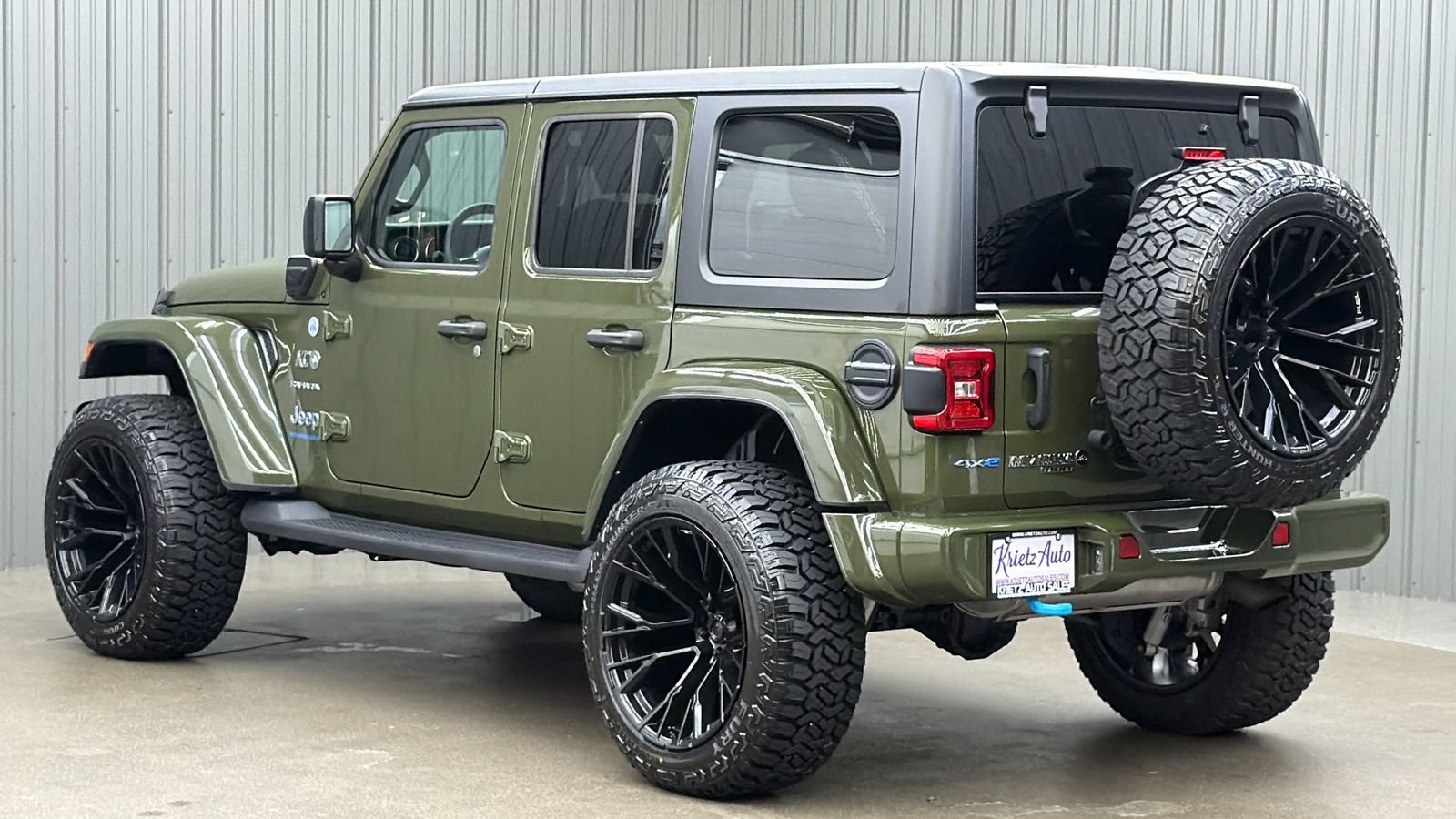 Used 2023 Jeep Wrangler Unlimited Sahara w/ Cold Weather Group AWD/4WD image 3