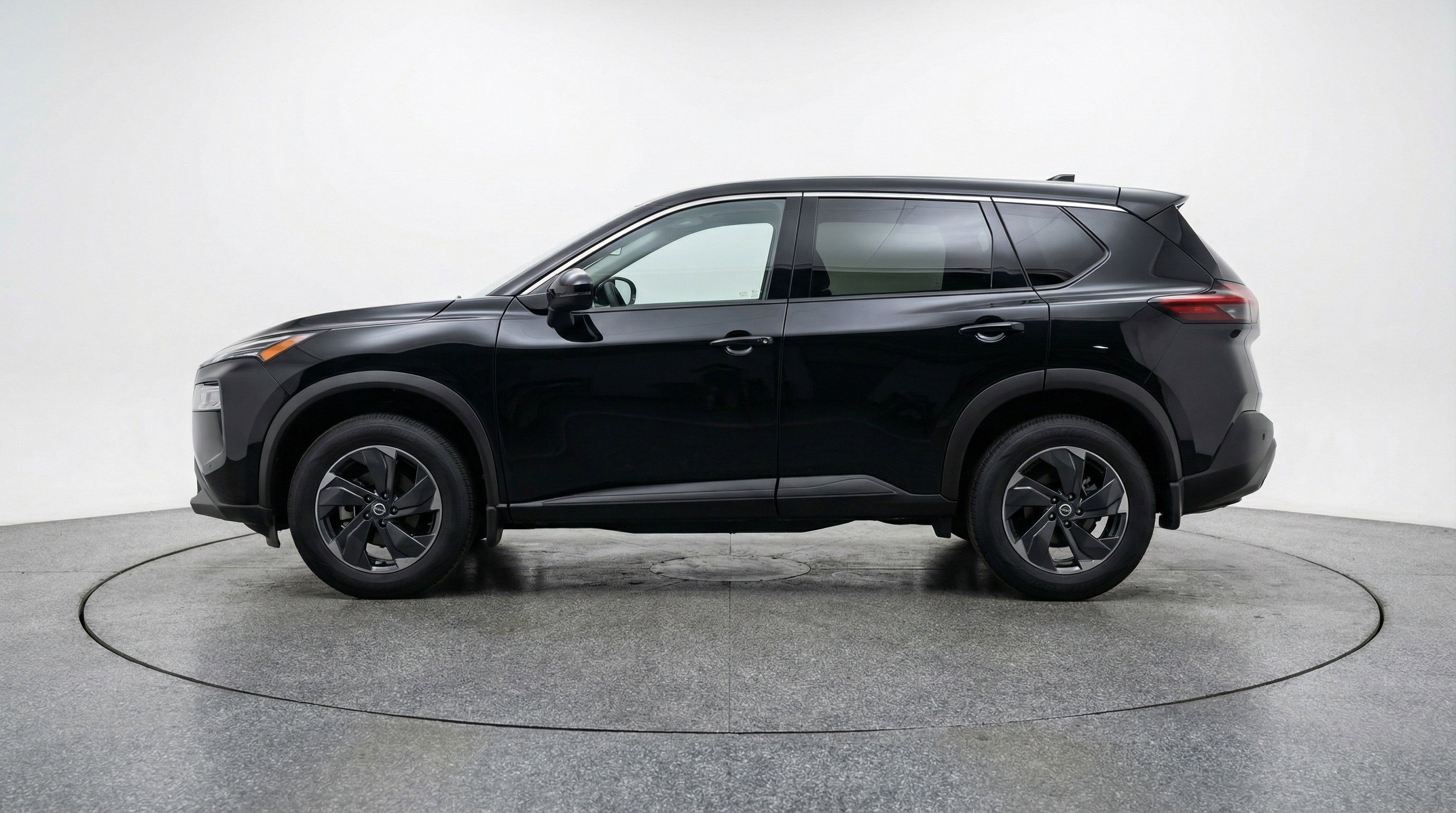 Used 2025 Nissan Rogue SV AWD/4WD image 5