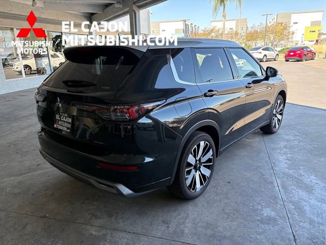 Used 2025 Mitsubishi Outlander AWD image 3
