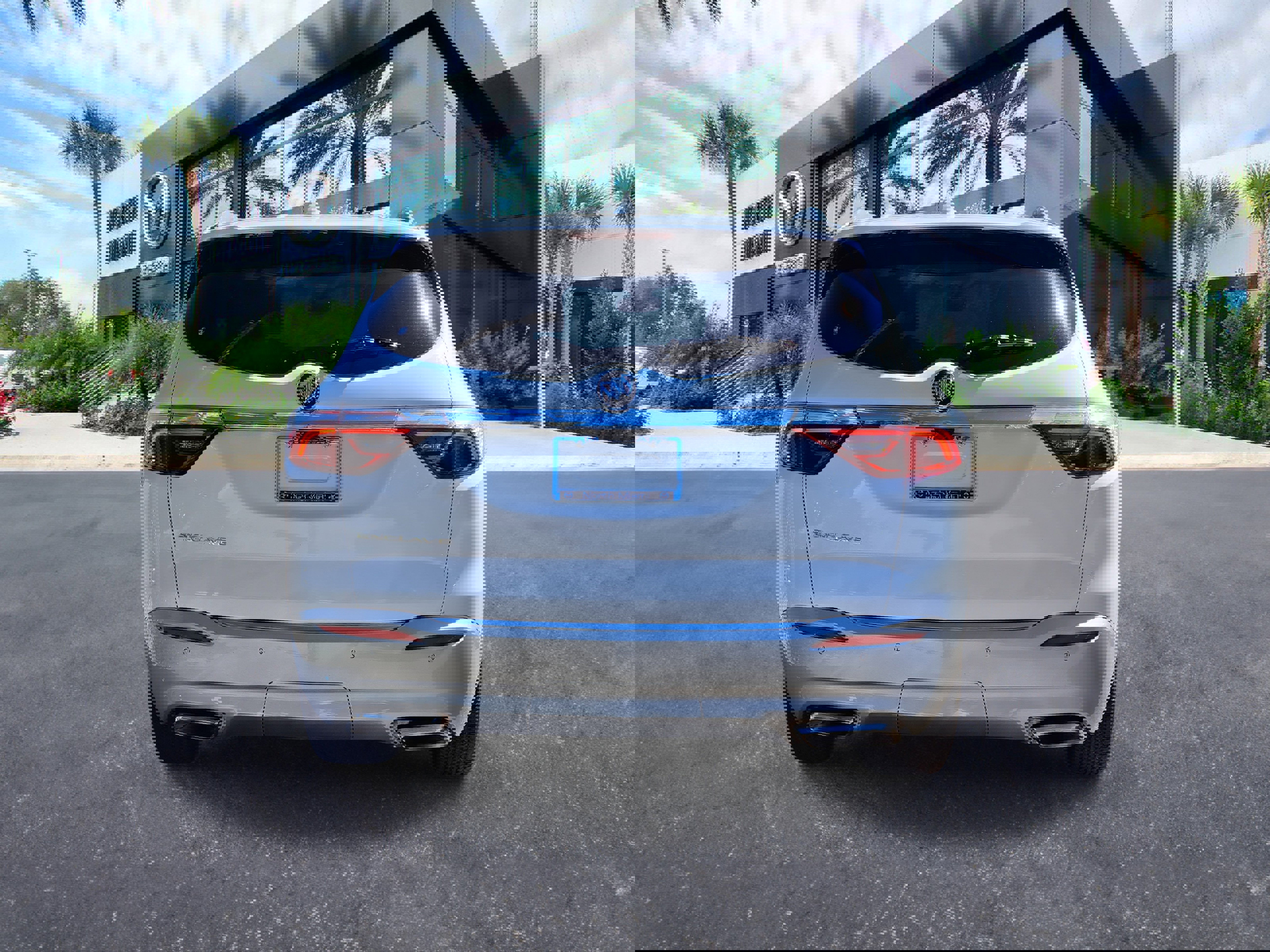 Used 2024 Buick Enclave Essence w/ Technology Package image 4