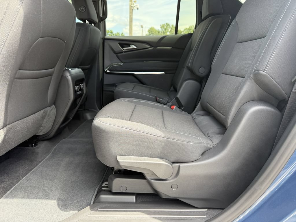 Used 2026 Chevrolet Traverse LT FWD image 19