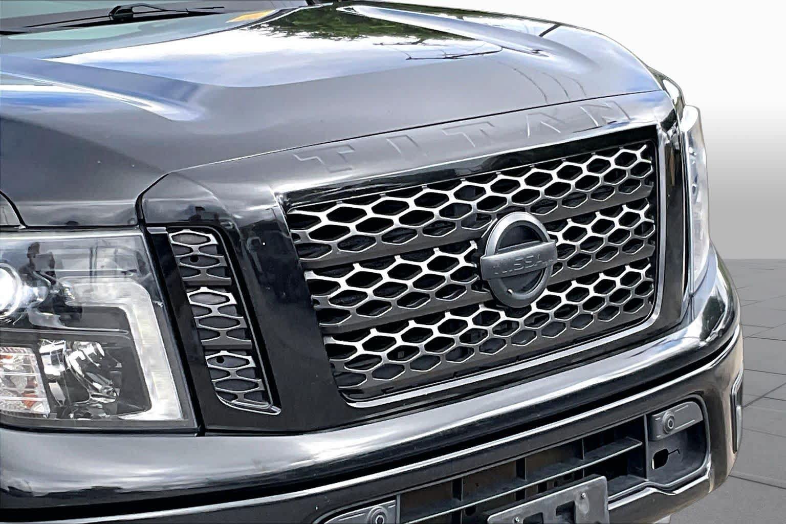 Used 2019 Nissan Titan SV w/ SV Convenience Package RWD image 26